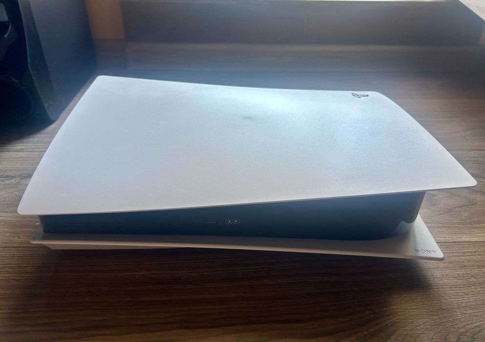 Sony PlayStation 5 Disc Edition (825GB) + Chroma Indigo контролер + DualSense Charging Station
