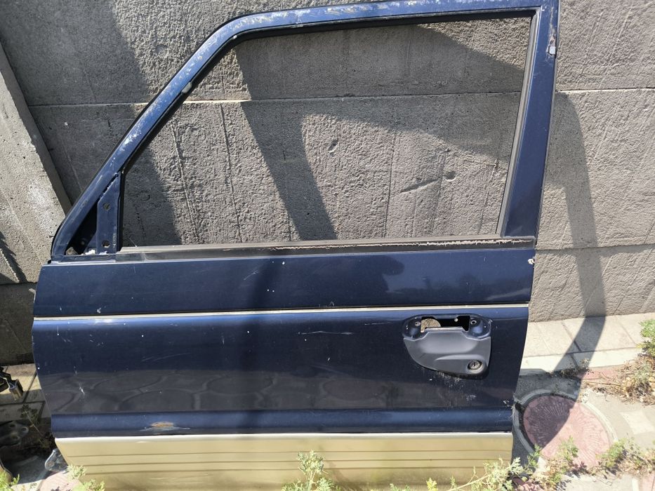 Продам двери mitsubishi padjero 2