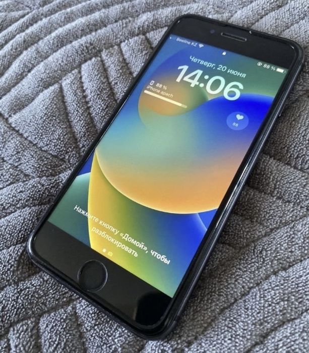 Продам Iphone 8 64Gb 65%Akb в отличом состоянии