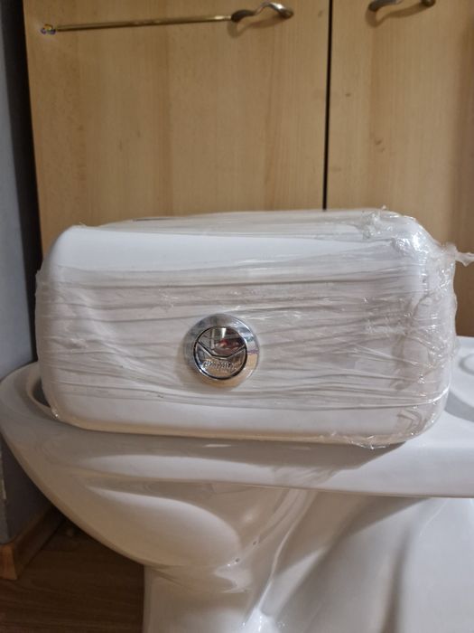 Чисто нова тоалетна чиния с казанче / моноблог