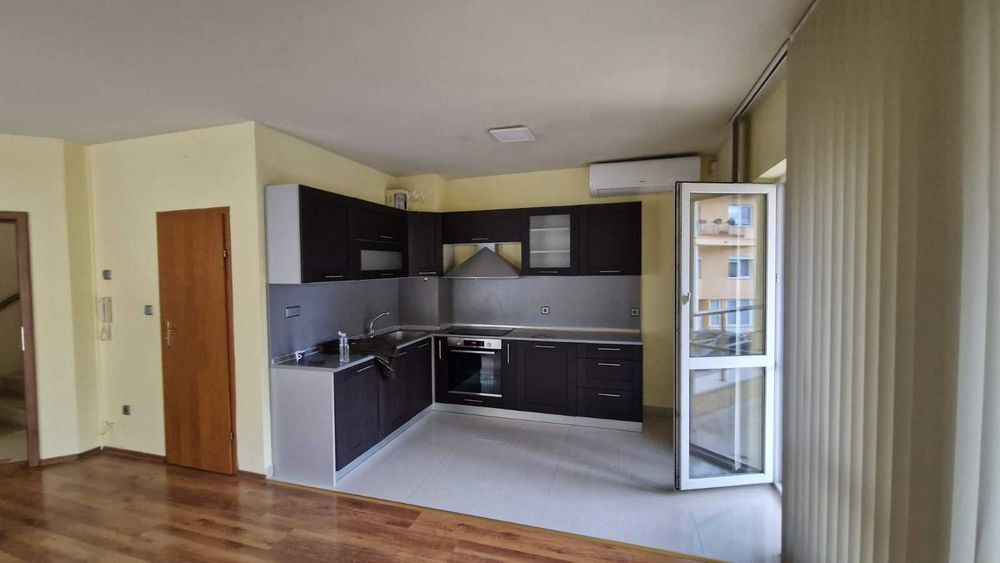 По договаряне - запазени интериорни врати, кухня, санитария и ламинат