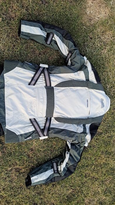 Vând costum moto Vanucci