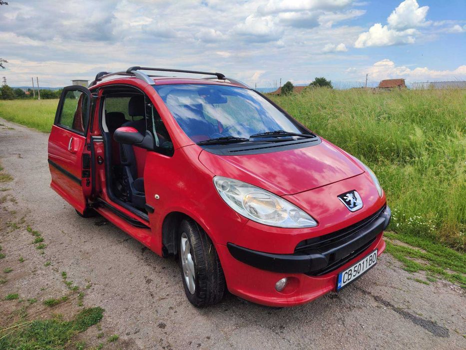 Автомобил  Пежо  1007