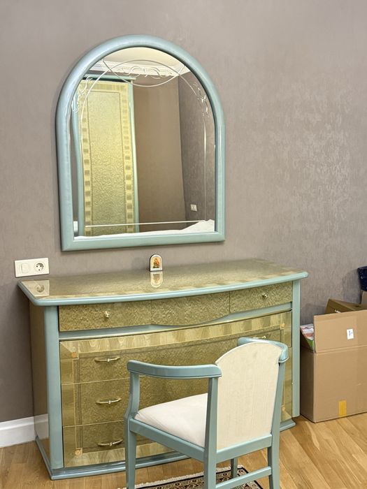 Продам спальный гарнитур