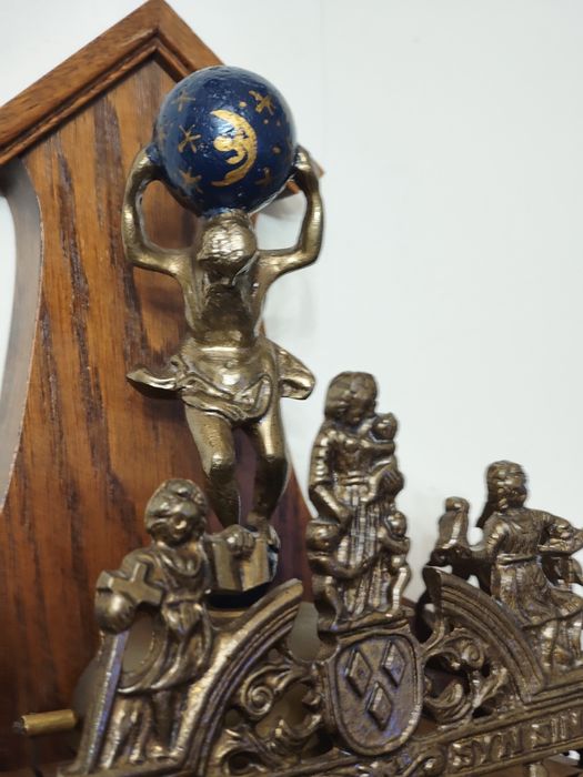 Антикварен стенен холандски часовник с тежести