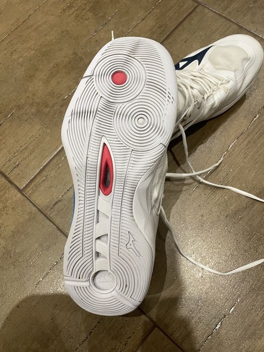 Волейболни маратонки