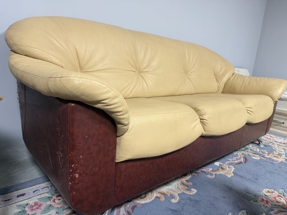 Продам кожаный диван