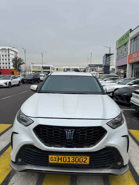 Toyota CrownKluger Hybryd 2023