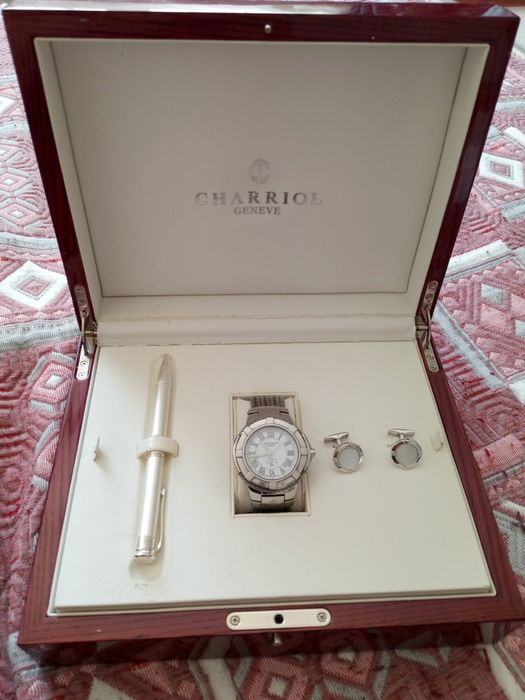 Продам часы CHARRIOL GENEVE недорого