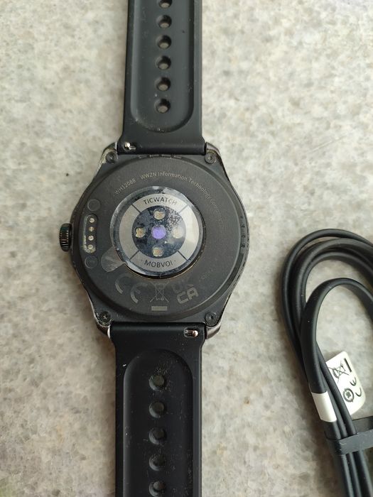 Смарт часовник TicWatch Pro 5
