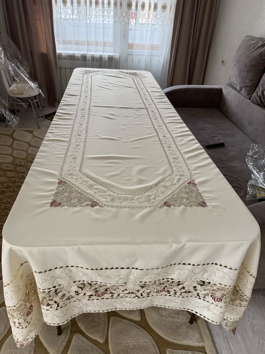 Продам Скатерть в очень хорошем состоянии