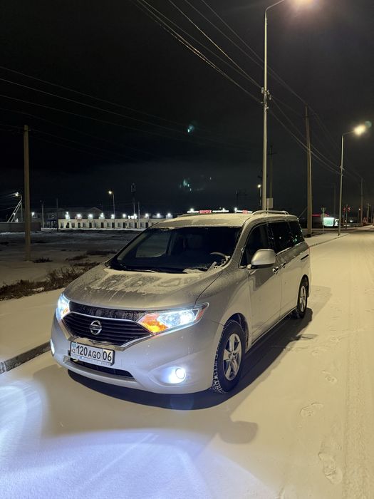 Машина Nissan quest