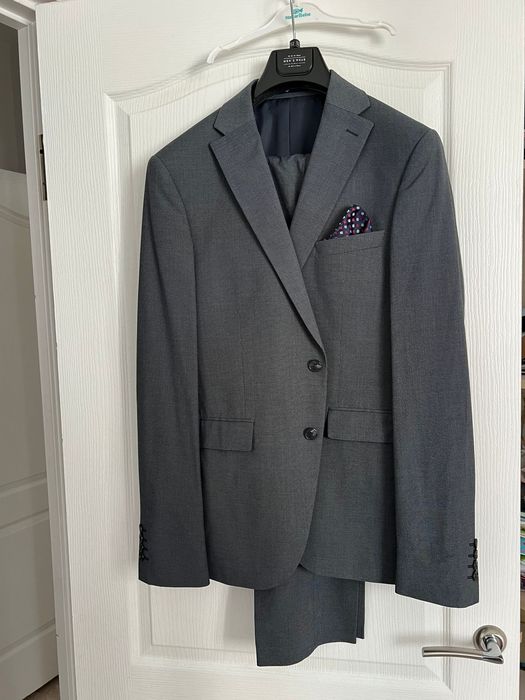 Мужские костюмы
Одевалась всего