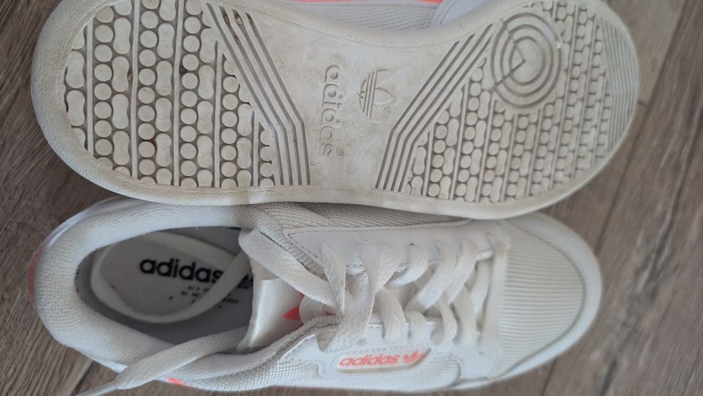 Бели сникърси Adidas