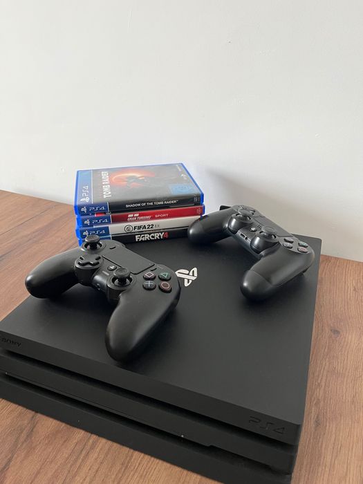 Продавам PlayStation 4 Pro 1TB – Пълен комплект | 200 €