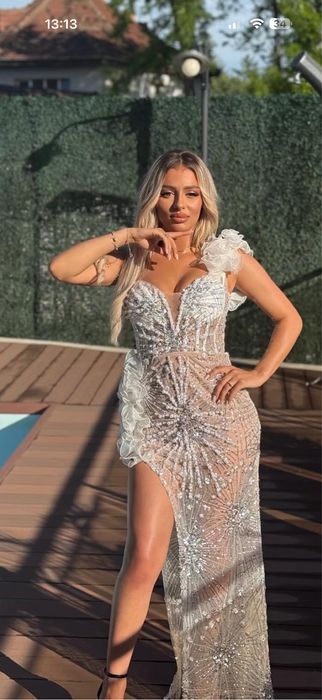 Rochie eleganta, purtata o singura data, este perfecta pentru evenimente