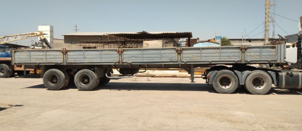 Контейнеровоз полуприцеп сотилади