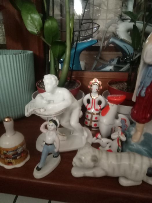 Статуэтки керамические.