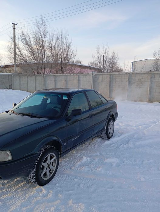 Машина ауди 80б4