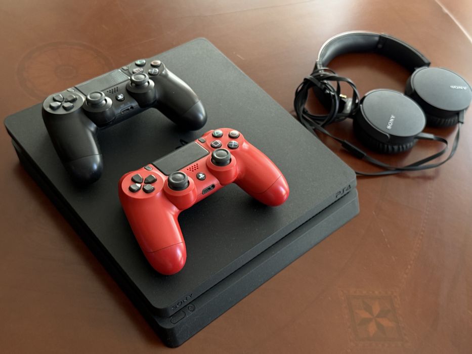 PS4 Slim 500 GB.