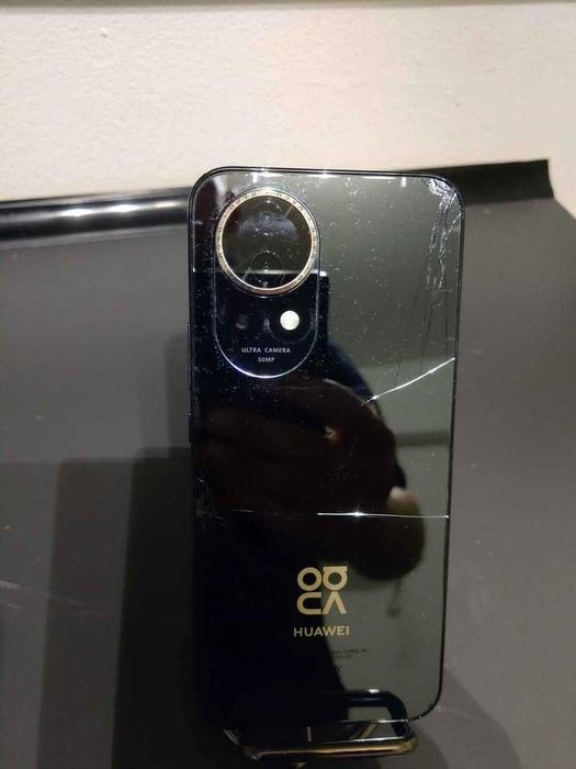 Huawei Nova 13 spate crapat
