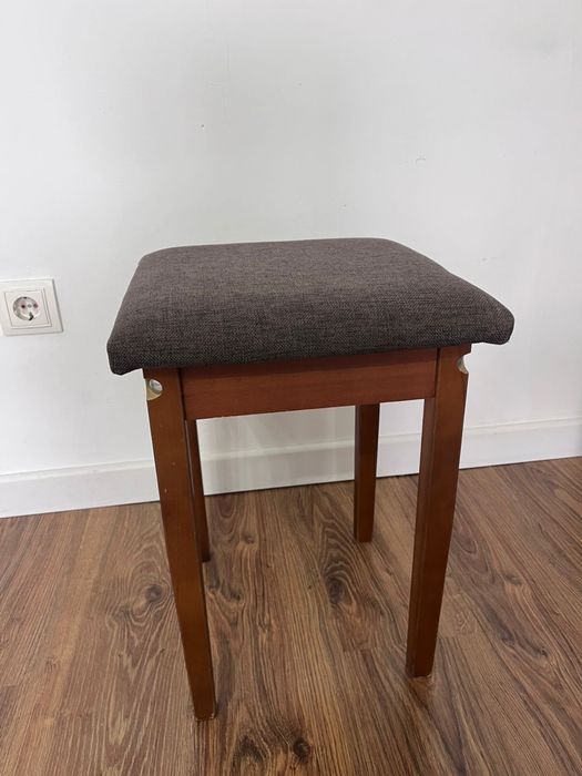 Деревянные табуретки