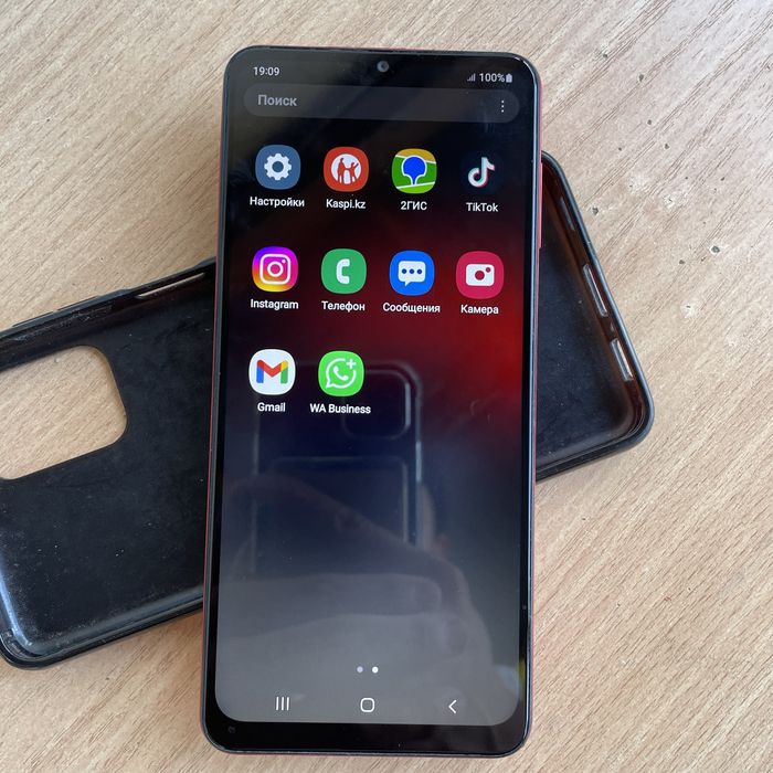 Продам Samsung A12. Почти новый.