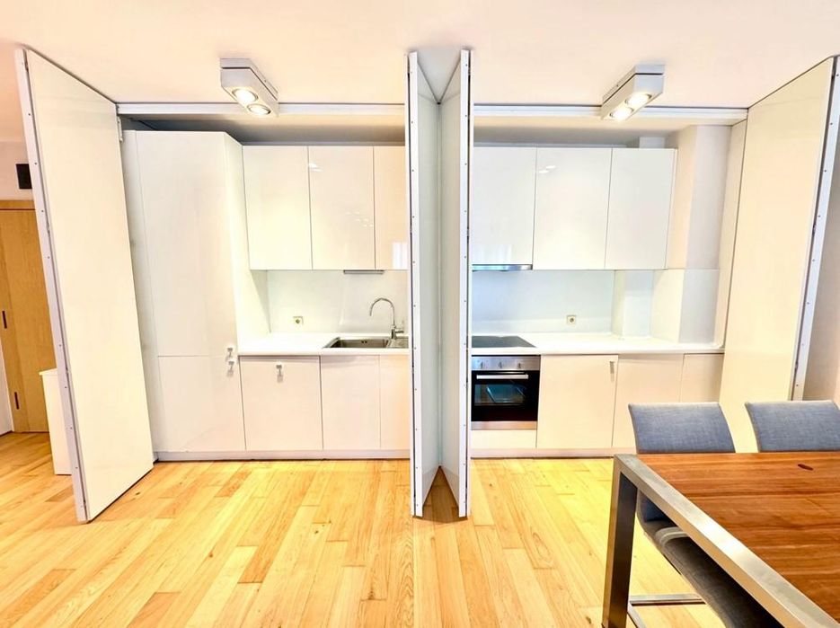 Дава се под наем Тристаен апартамент в София, Витоша - 109 кв.м за 1200 € - Снимка #2