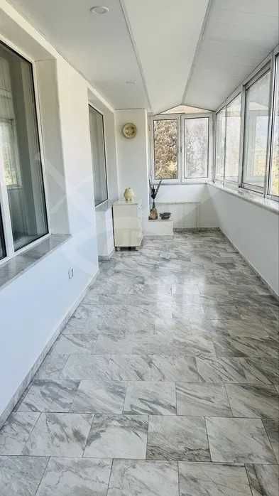 Дава се под наем Тристаен апартамент в Пловдив, Център - 120 кв.м за 997.05 € - Снимка #9