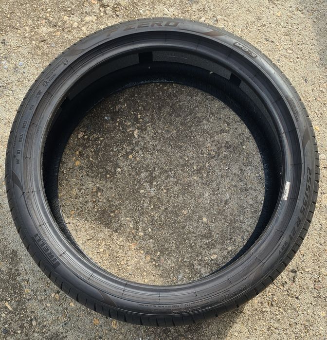 Летни гуми Pirelli 255/35R21 2броя