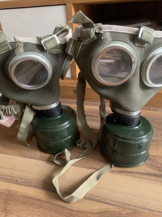 Măști de gaze militare vintage + filtre sigilate – stare excelentă