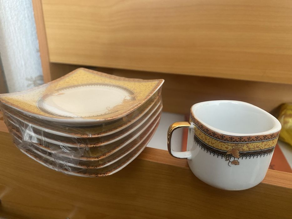 Сервиз за кафе - нов, опакован.