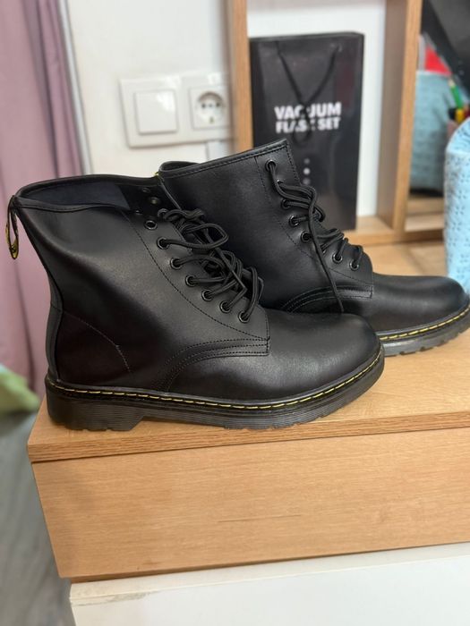 Демисезонная обувь «Мартинсы»