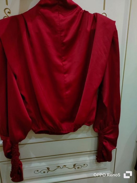 Атлас блузка  красный