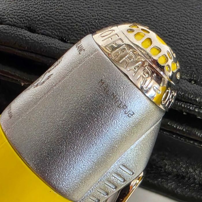 stilou Montblanc ed Ferrari, galben