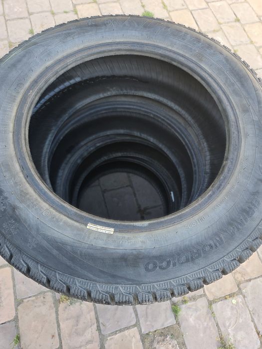 Продам комплект зимней резины Viatti