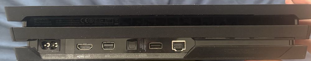 PlayStation 4 PRO 1TB, în stare foarte bună