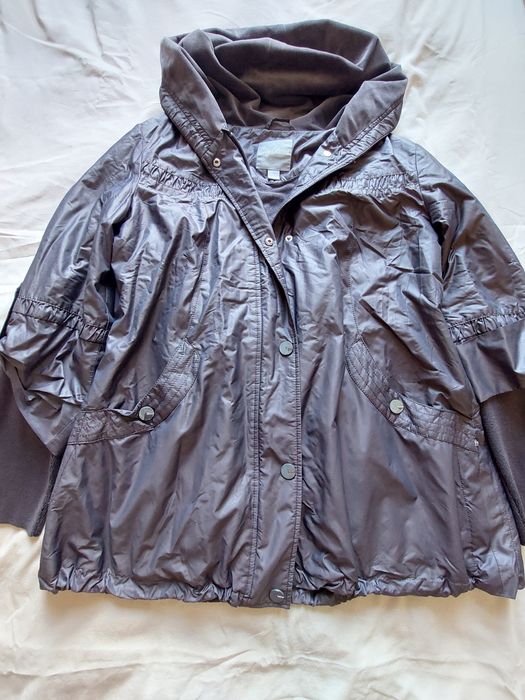 Ветровка женская с капюшоном