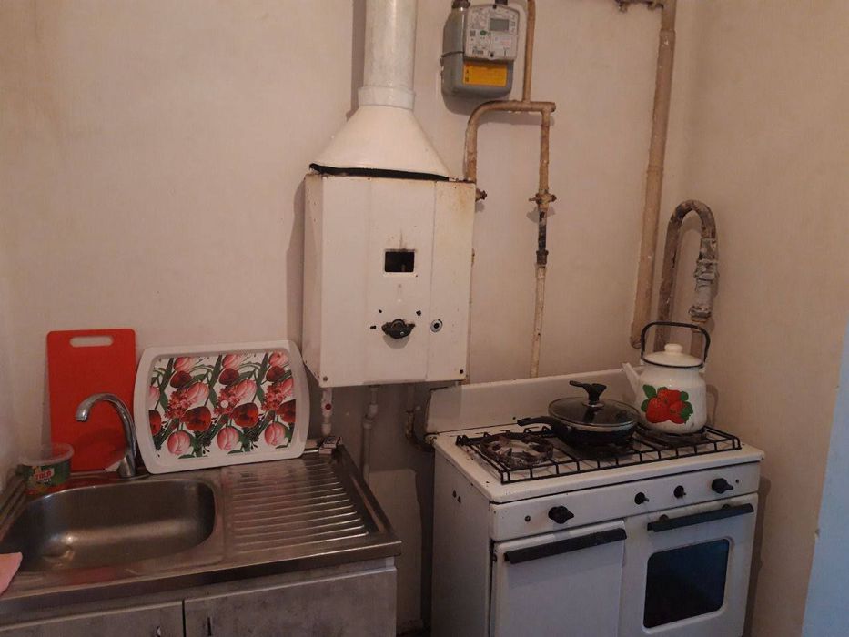 Сдаётся квартира в чирчике 2х ком 1 этаж на питисотки рядом 3 школы