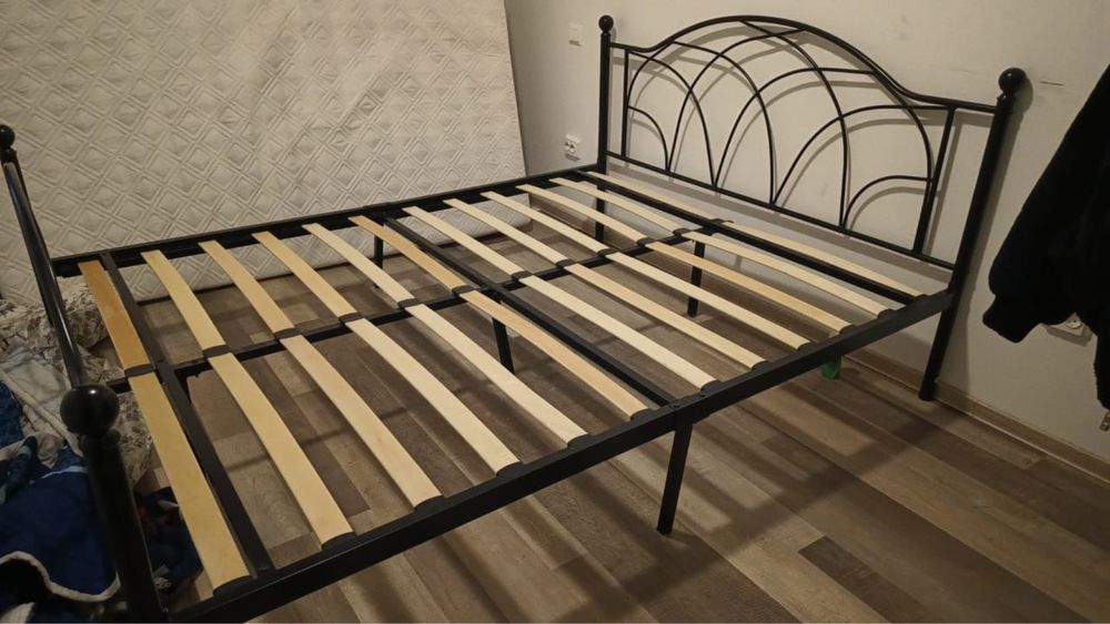 Pat metal utilizat dar in stare perfecta