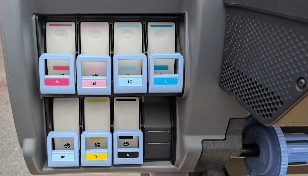 Широкоформатен латексов принтер  и плотер за рязане