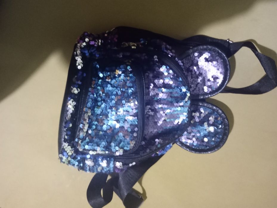 Чисти нова тийнейджърска  раничка