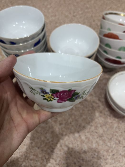 Кеселер сатылады (продаются чашки)