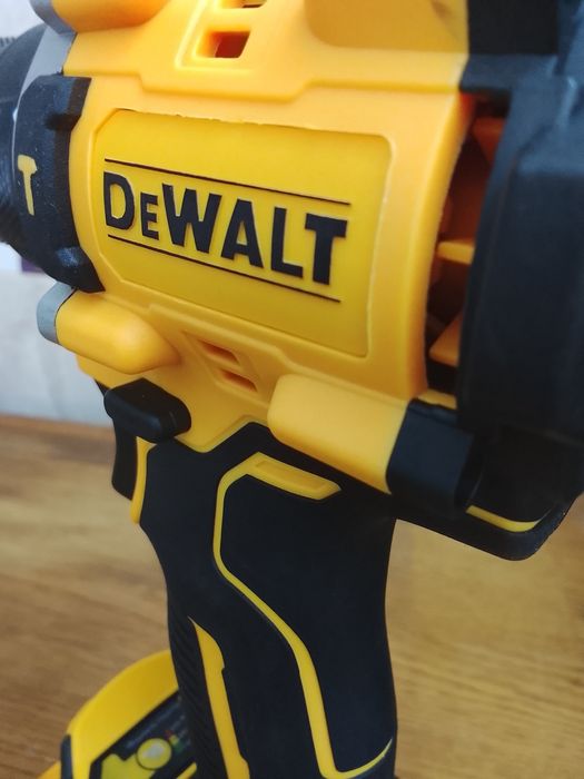 Autofiletanta DeWalt cu o baterie de 6 a NOU