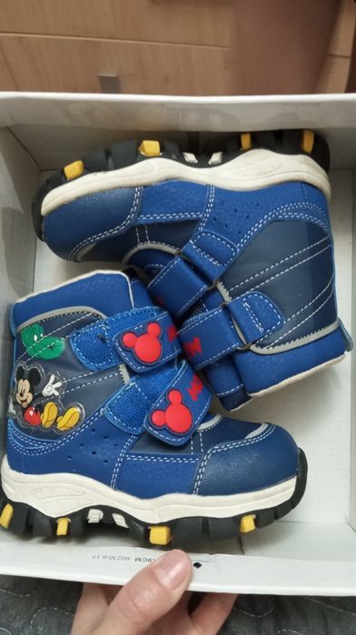 Продам детские ботинки на мальчика