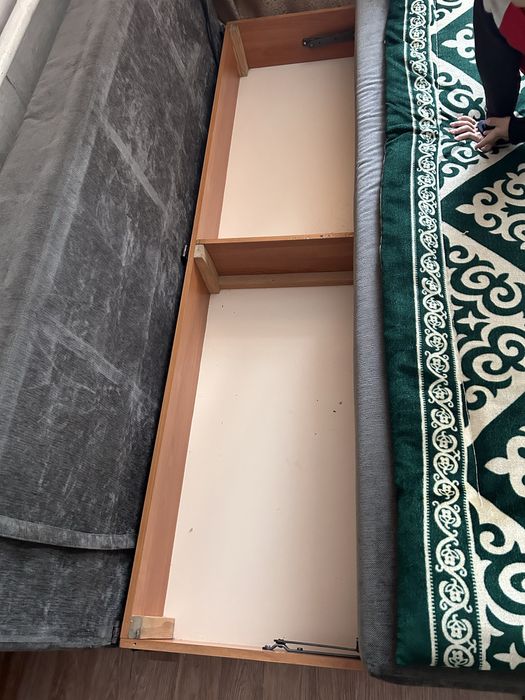 Продам диван     .