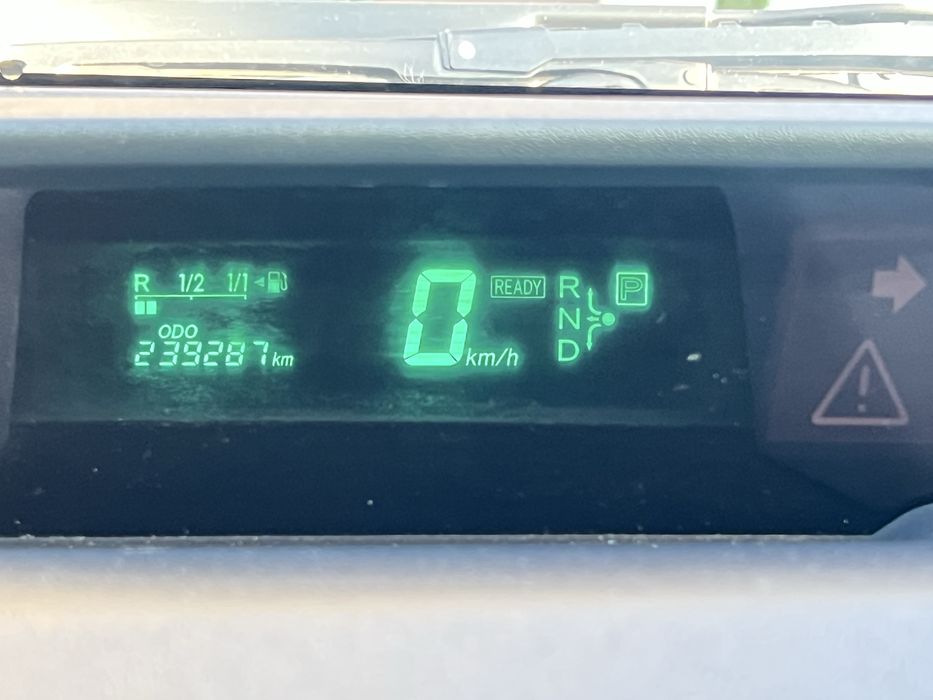 Toyota Prius 2005 – Hibrid, Economică