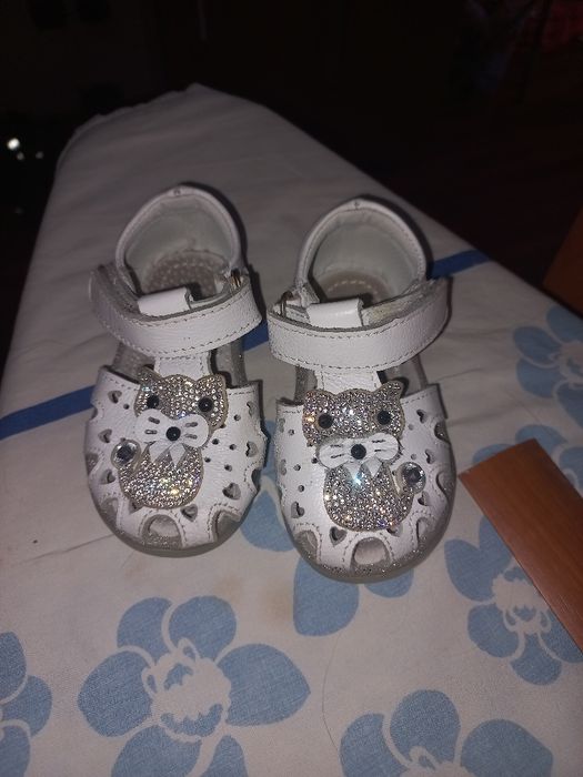 Сандалии на девочку