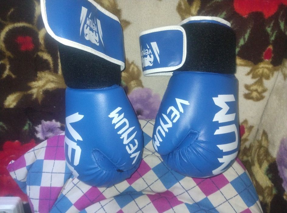 Бокс перчатка Веном
