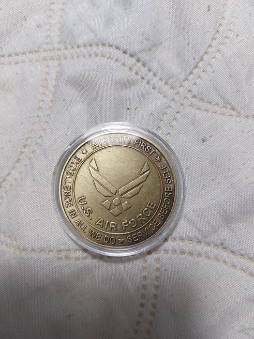 Монети и значки - различни видове!